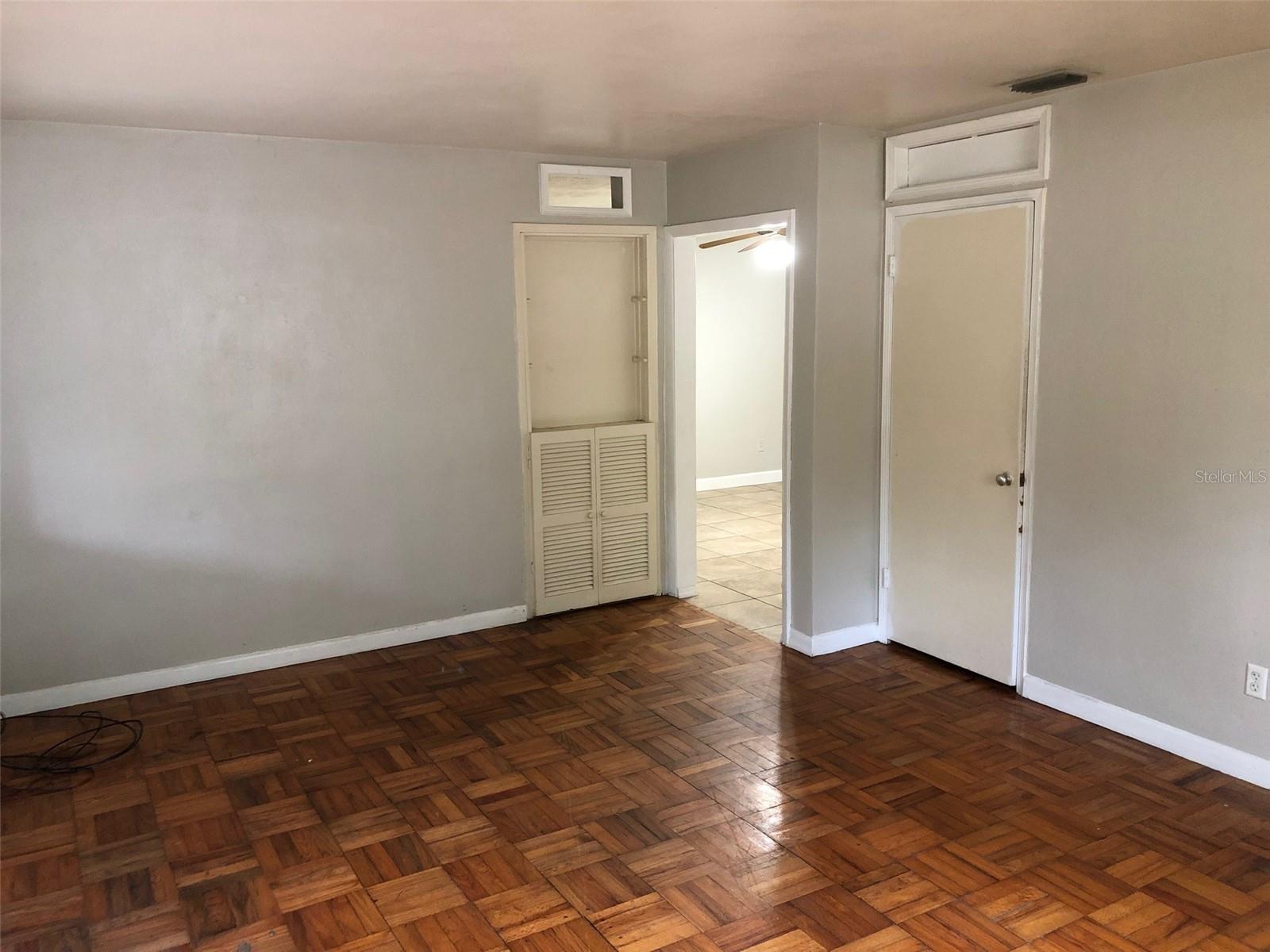GOLF CLUB MANOR - Residential Lease