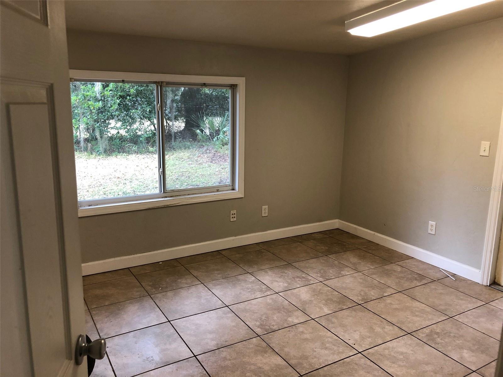 GOLF CLUB MANOR - Residential Lease