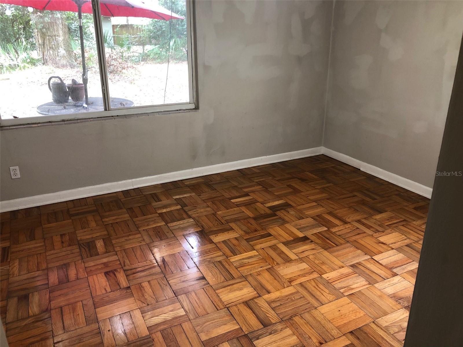 GOLF CLUB MANOR - Residential Lease