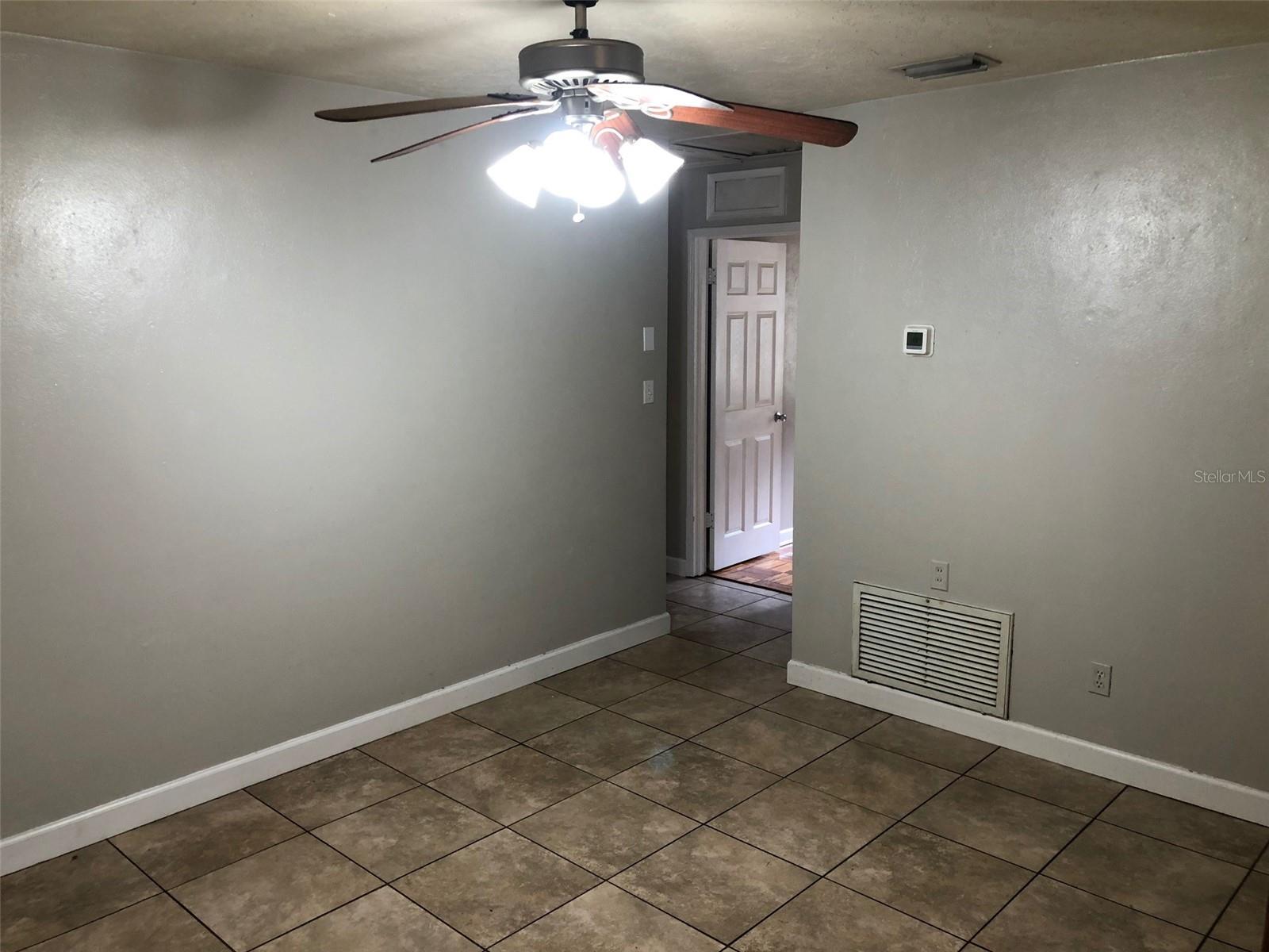 GOLF CLUB MANOR - Residential Lease
