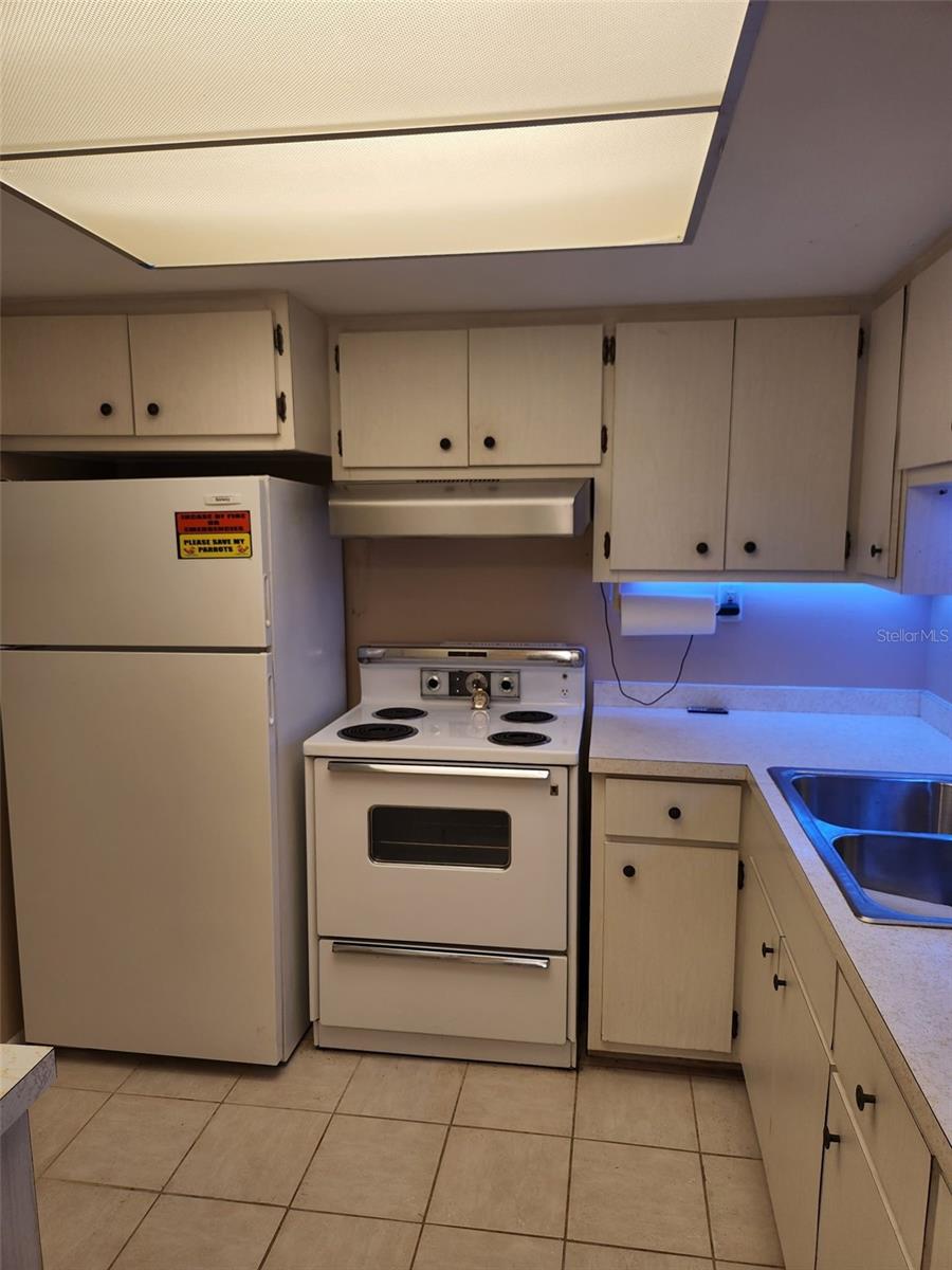 PLAZA VIEW - Residential Lease