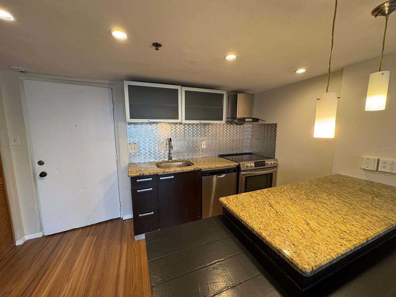 LAKESIDE CROSSING CONDO - Residential