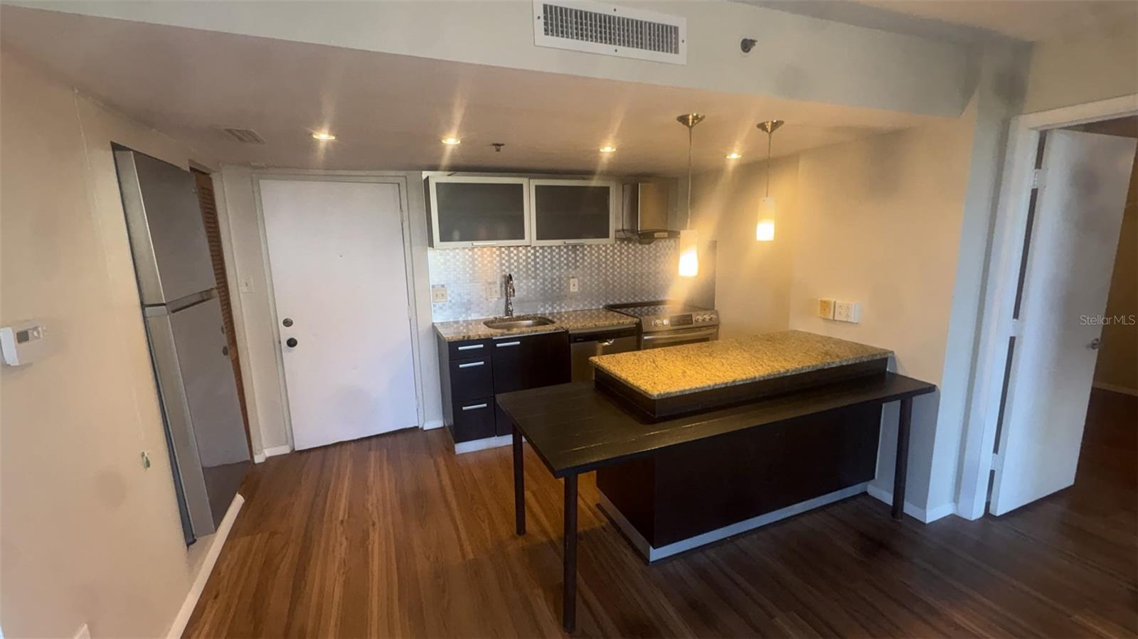 LAKESIDE CROSSING CONDO - Residential