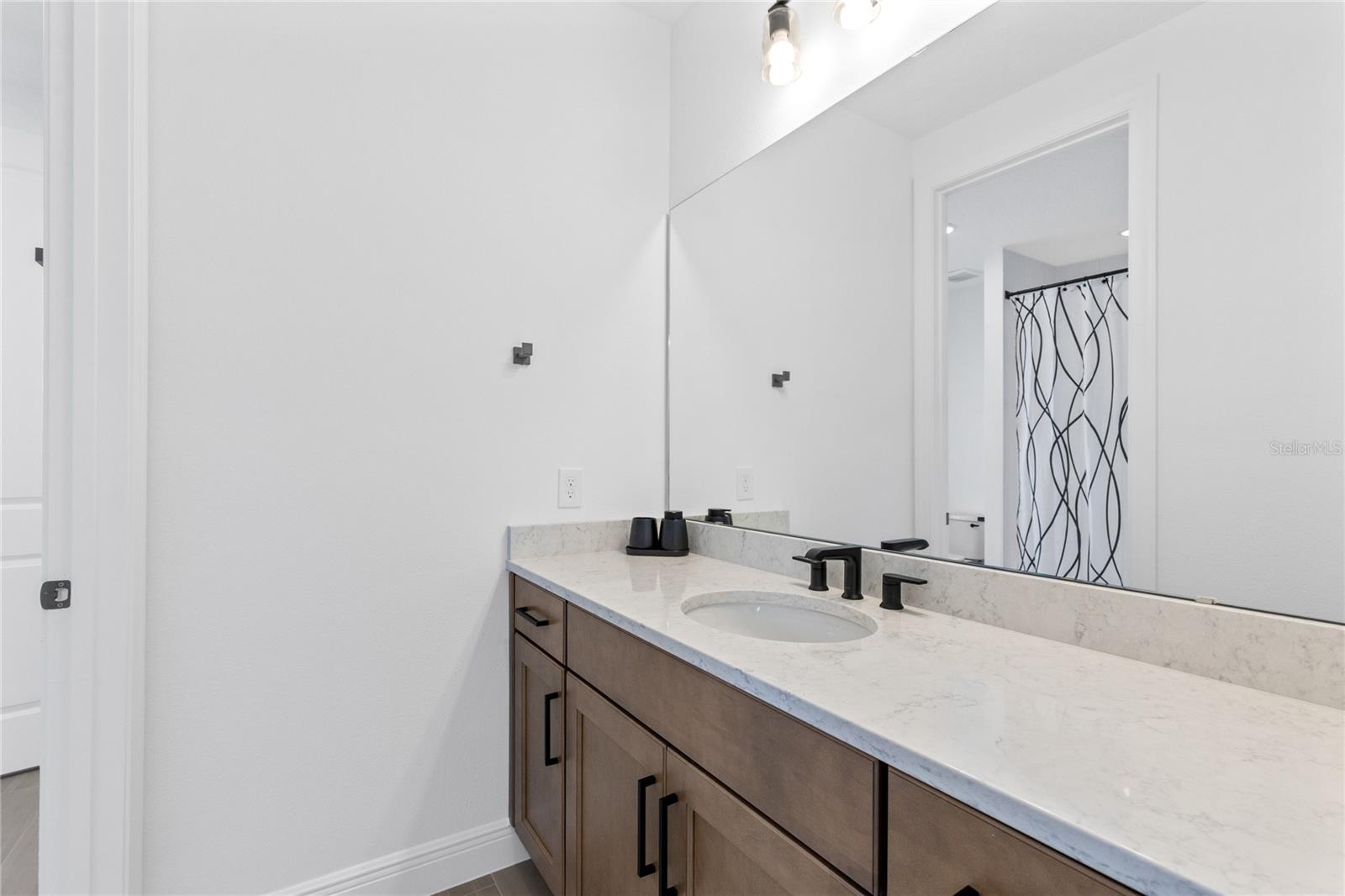 LAUREL POINTE - Residential Lease