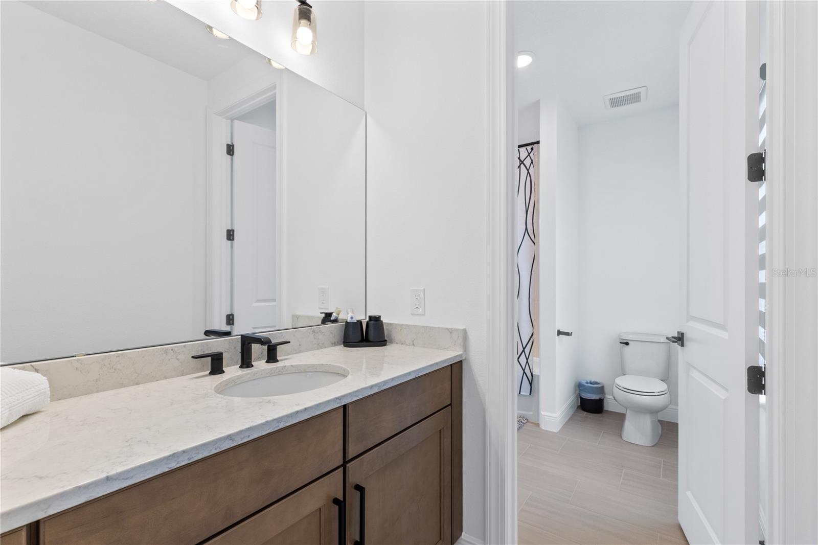LAUREL POINTE - Residential Lease