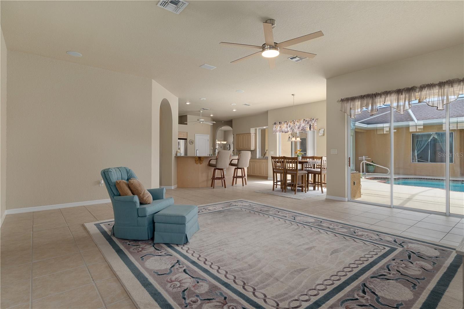 OAKS THE - Residential