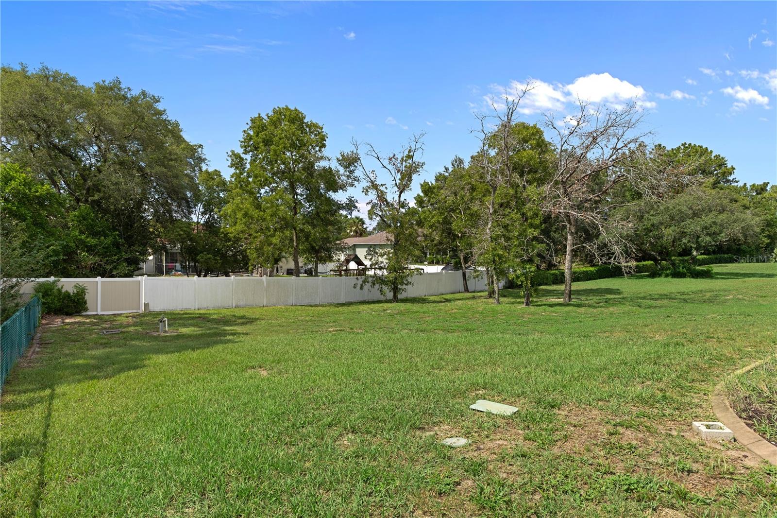 OAKS THE - Residential