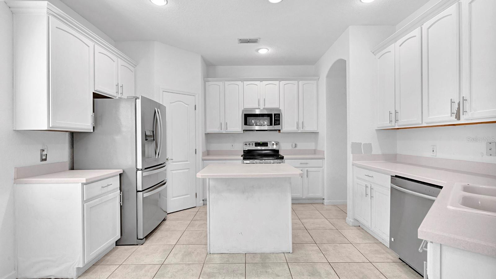 LAKE GRIFFIN ESTATES - Residential