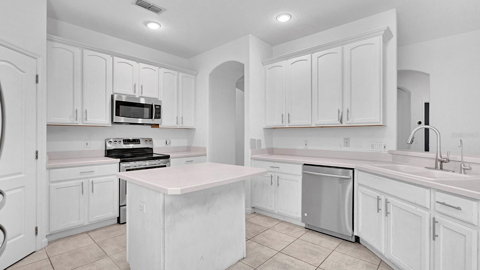 LAKE GRIFFIN ESTATES - Residential
