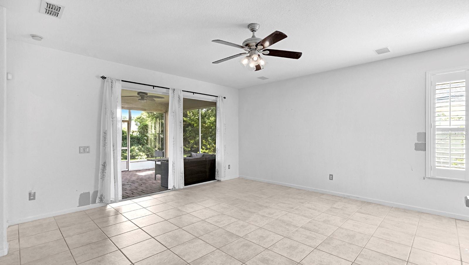 LAKE GRIFFIN ESTATES - Residential