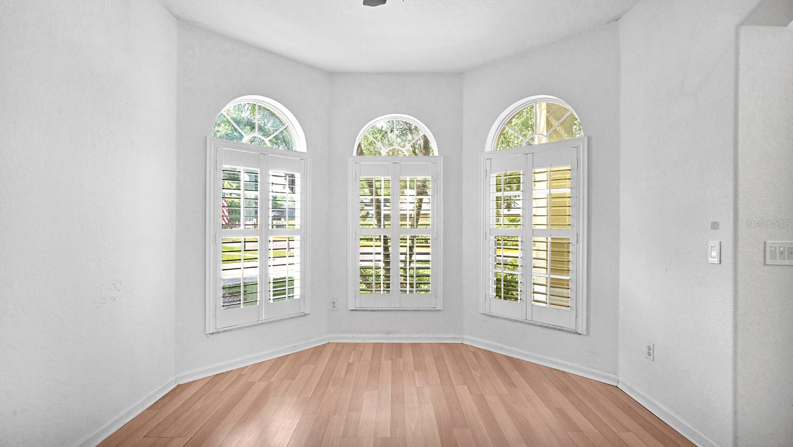 LAKE GRIFFIN ESTATES - Residential