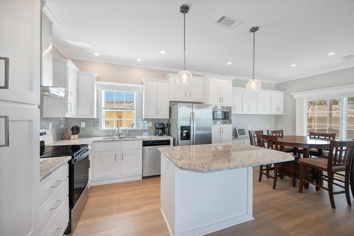 SADDLEBAG LAKE - Residential