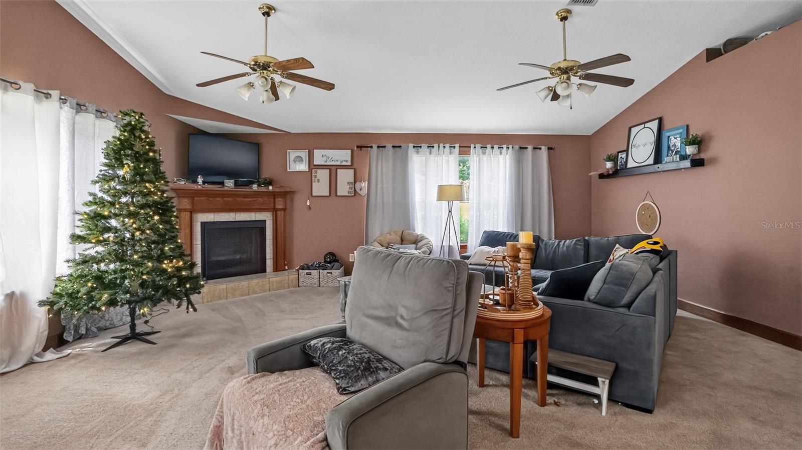 LADY LAKE OAK MEADOWS SUB - Residential