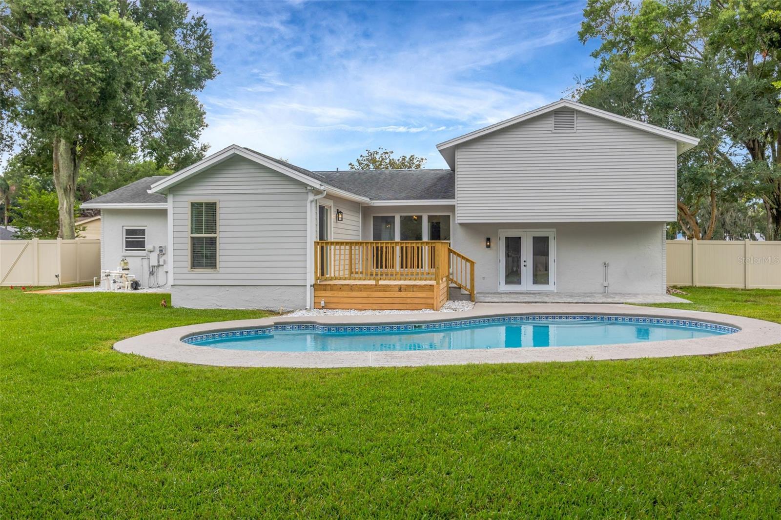 GROVE SHORE - Residential