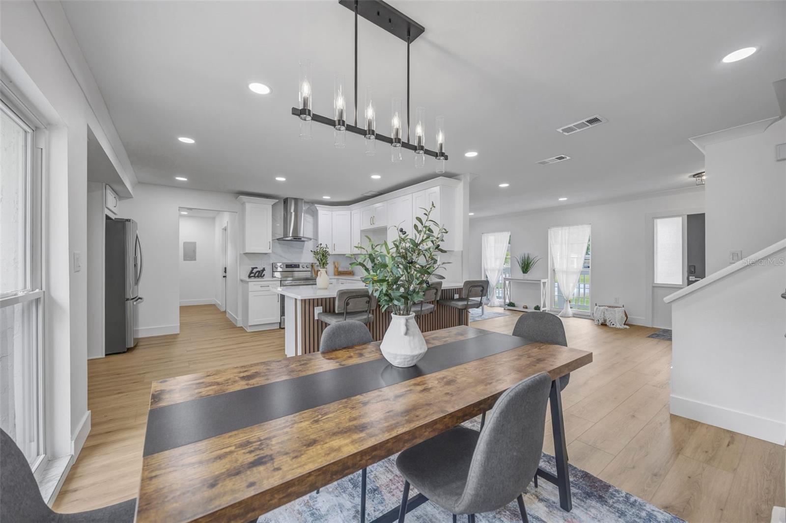 GROVE SHORE - Residential