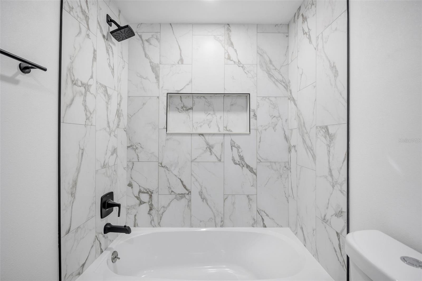 GROVE SHORE - Residential