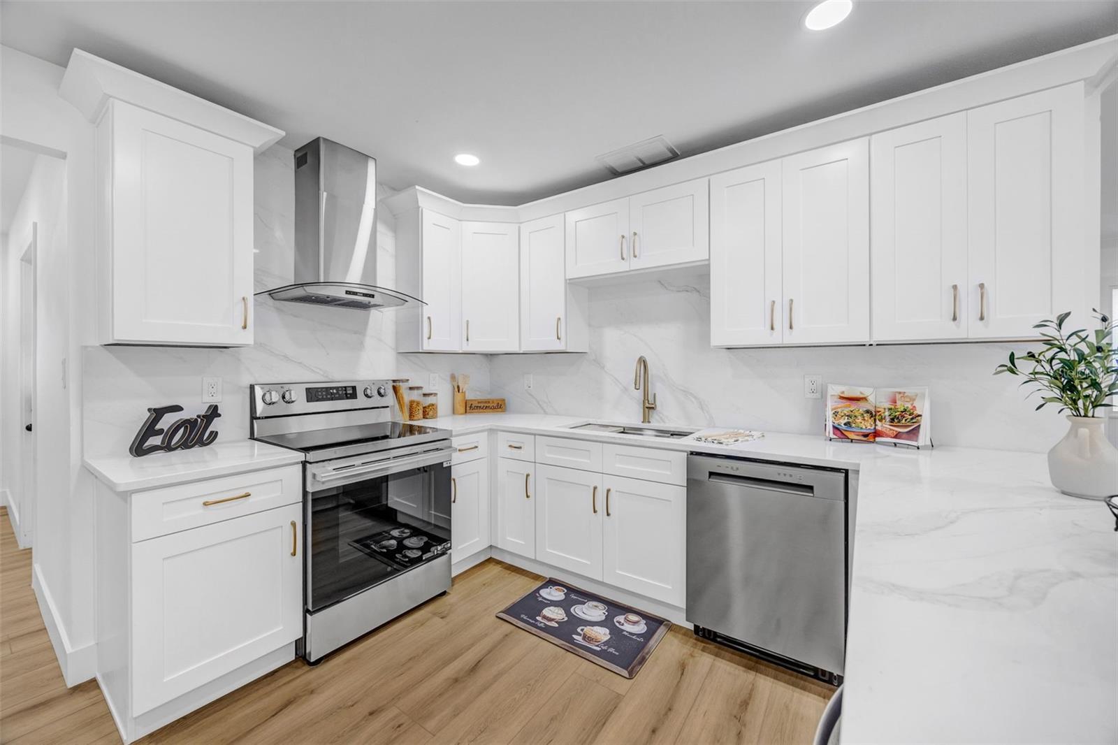 GROVE SHORE - Residential