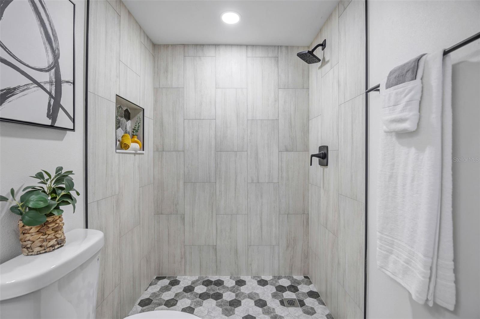 GROVE SHORE - Residential