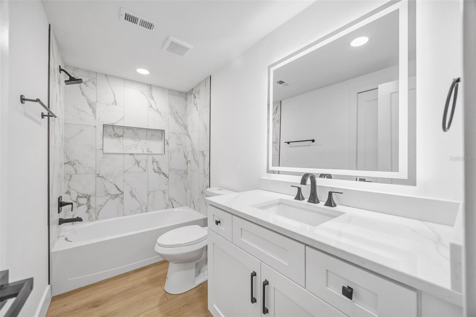 GROVE SHORE - Residential