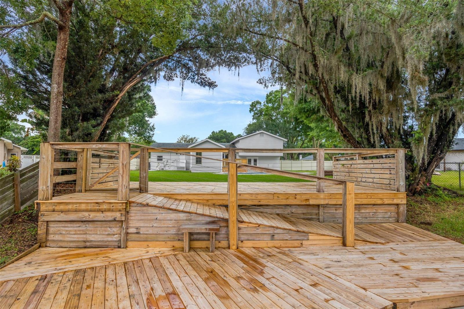 GROVE SHORE - Residential