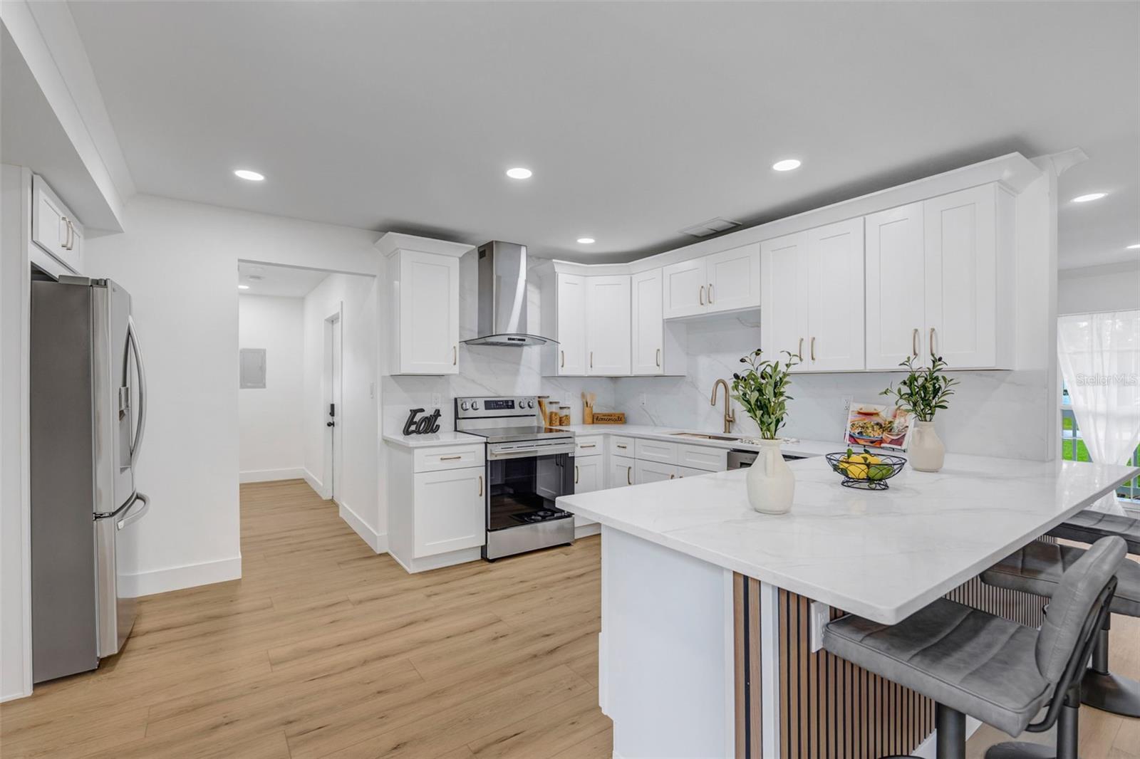 GROVE SHORE - Residential