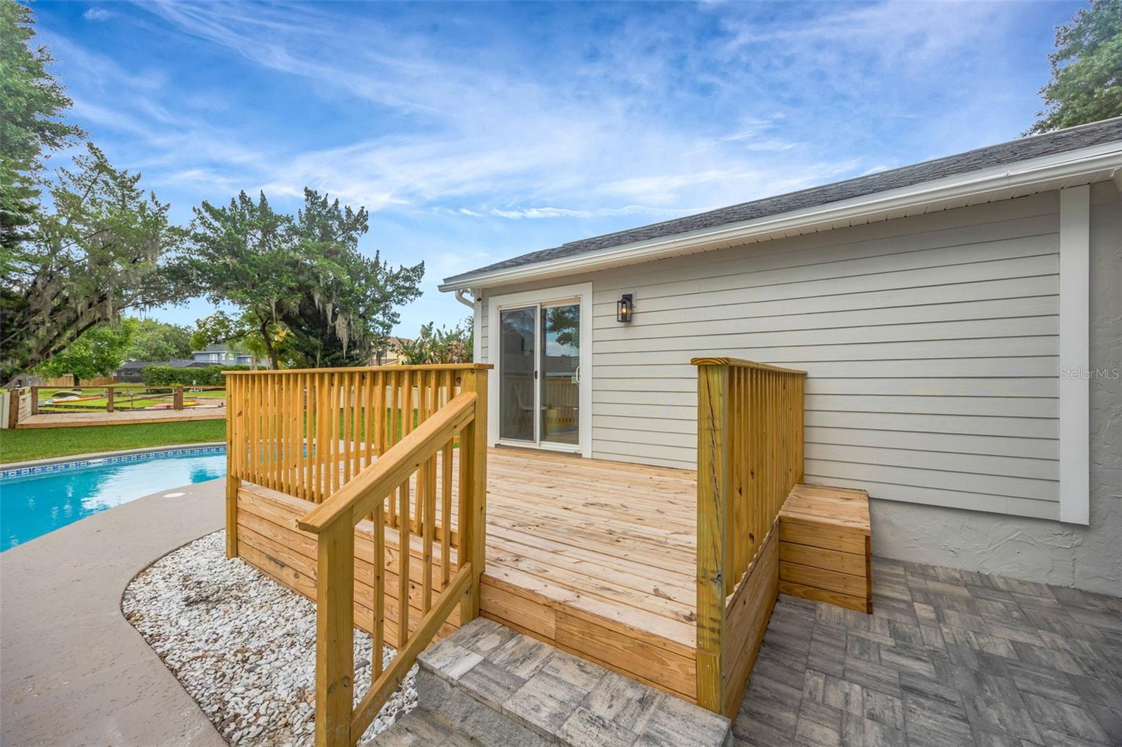 GROVE SHORE - Residential