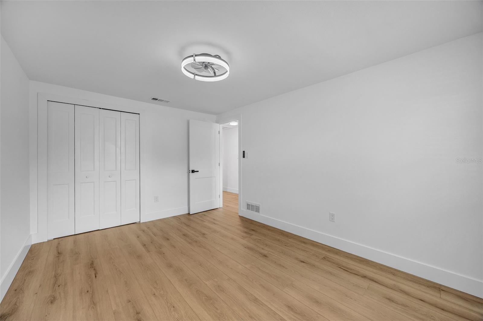GROVE SHORE - Residential