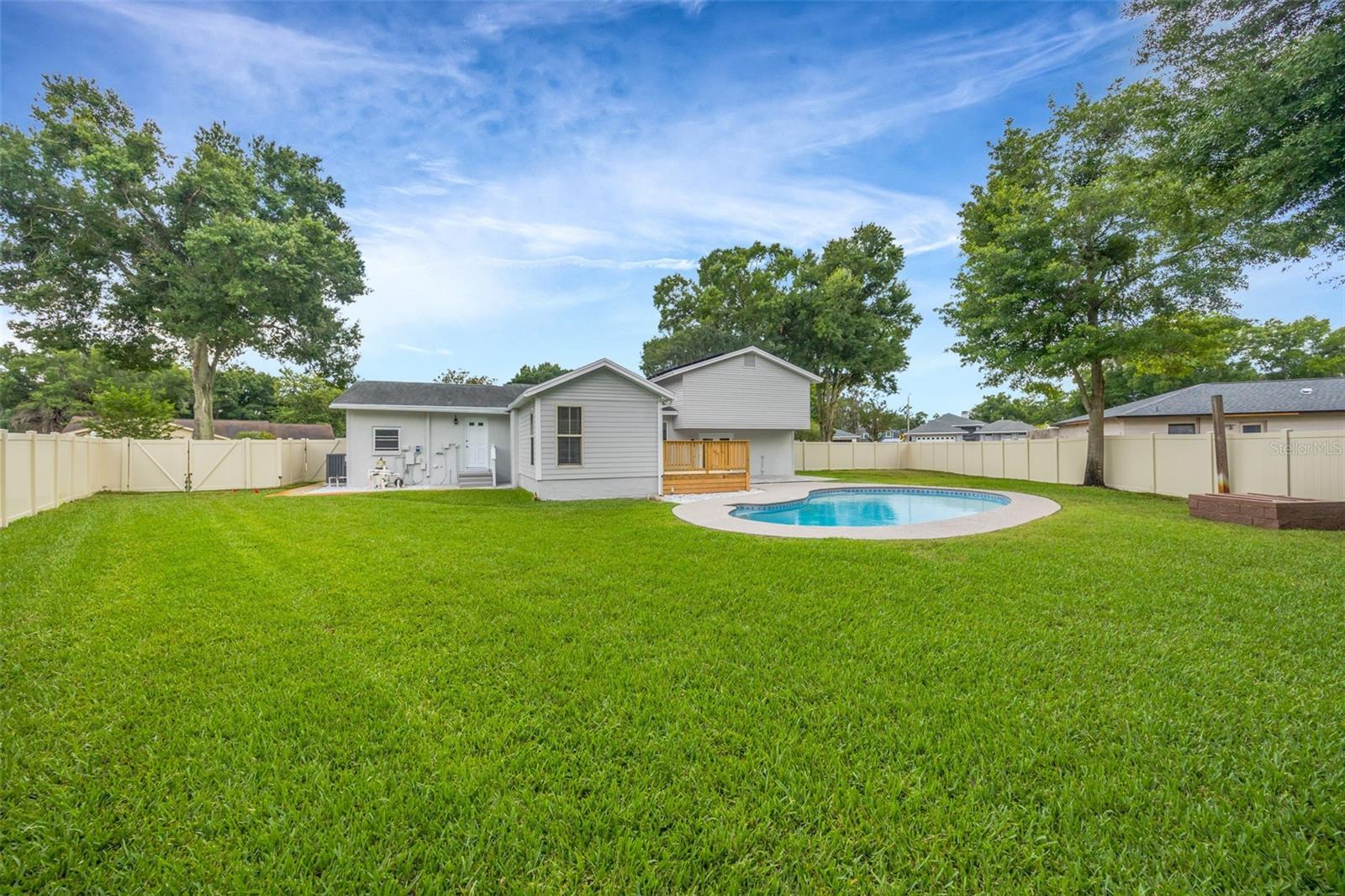GROVE SHORE - Residential