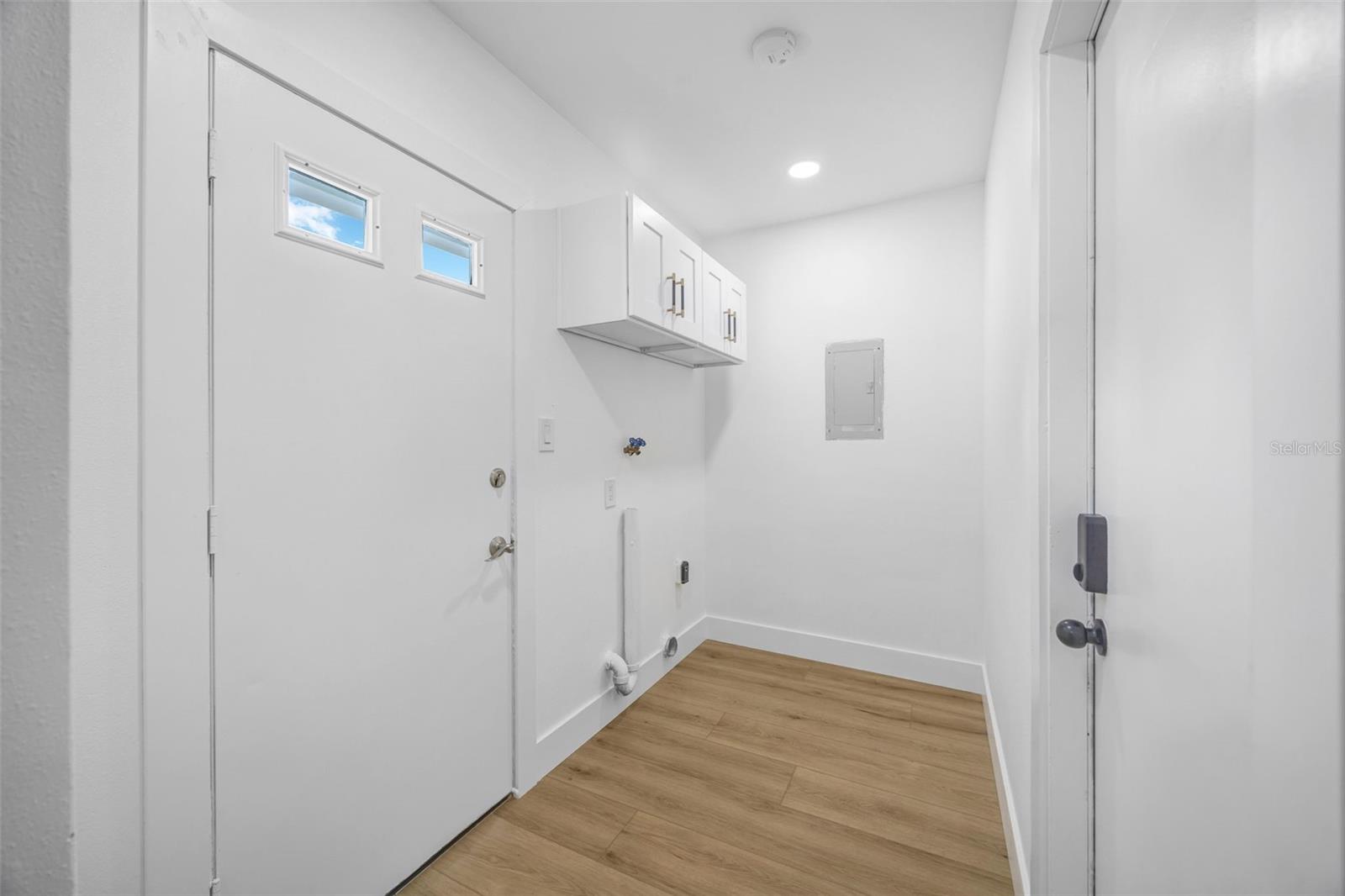 GROVE SHORE - Residential