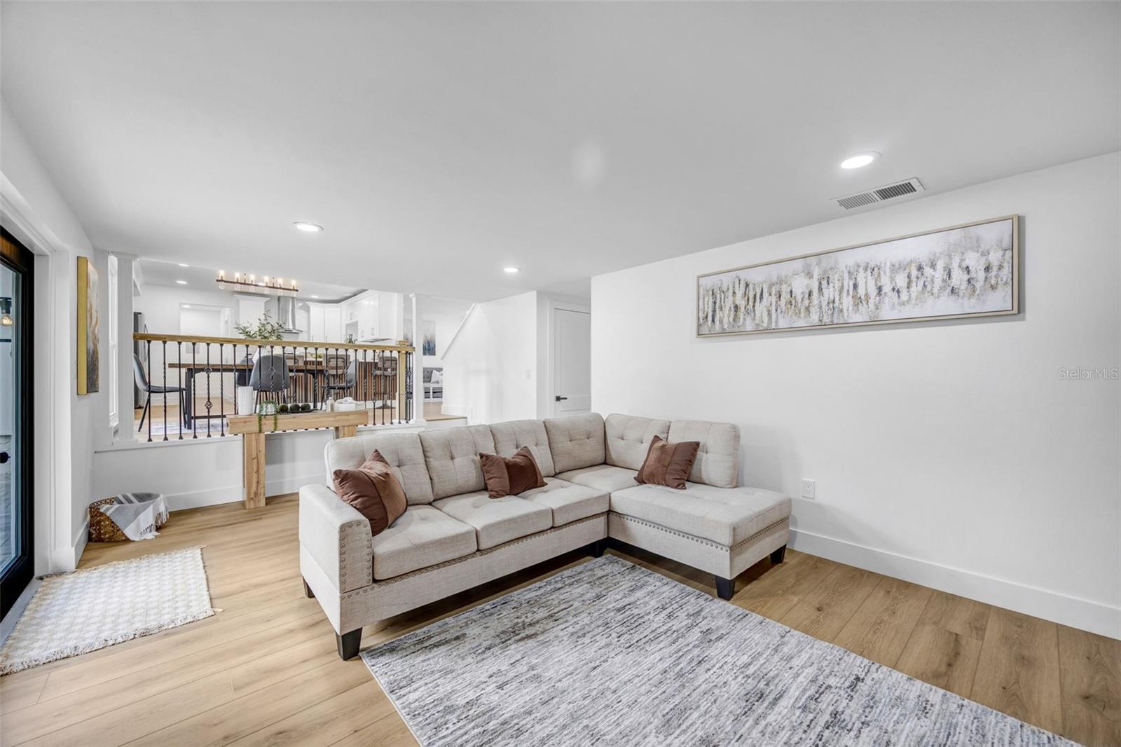 GROVE SHORE - Residential
