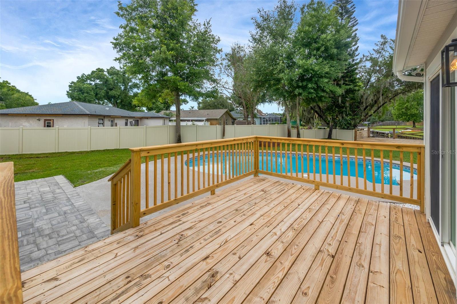GROVE SHORE - Residential