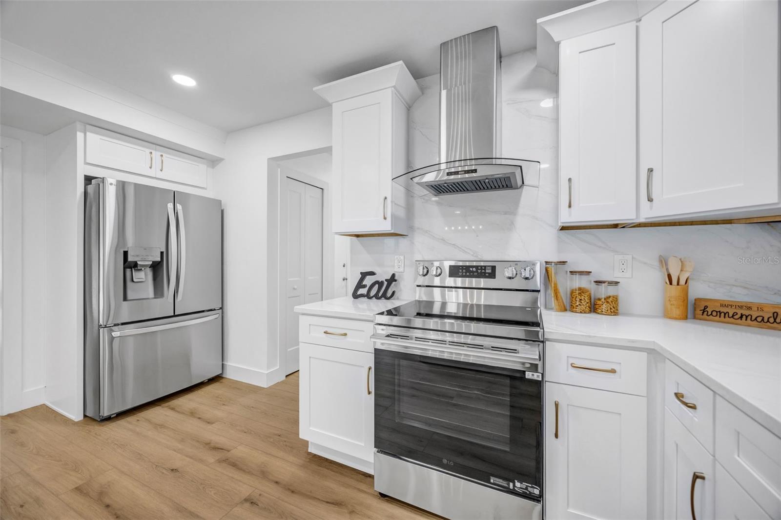GROVE SHORE - Residential