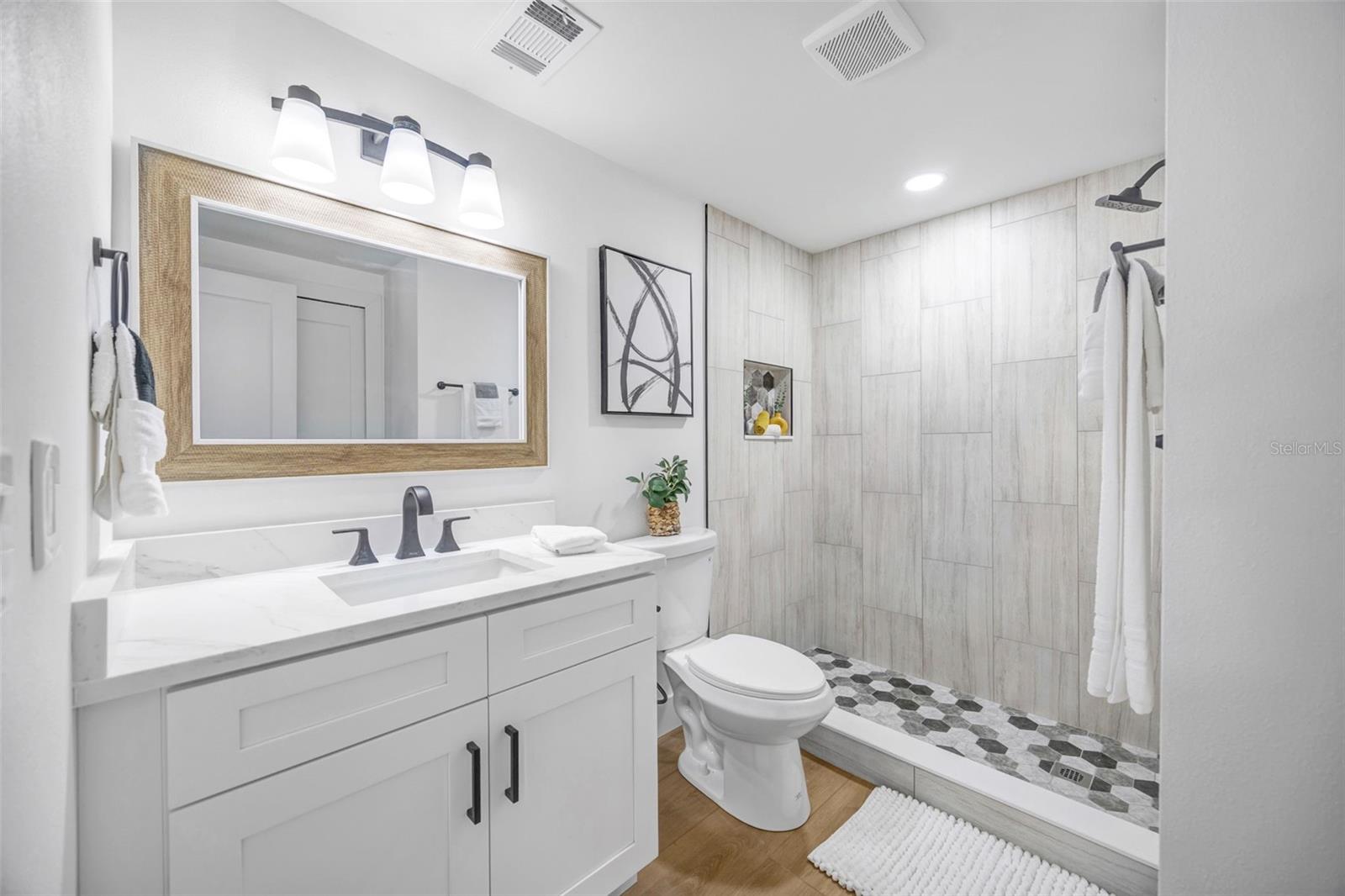 GROVE SHORE - Residential