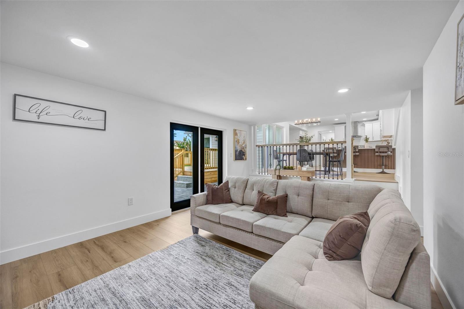 GROVE SHORE - Residential