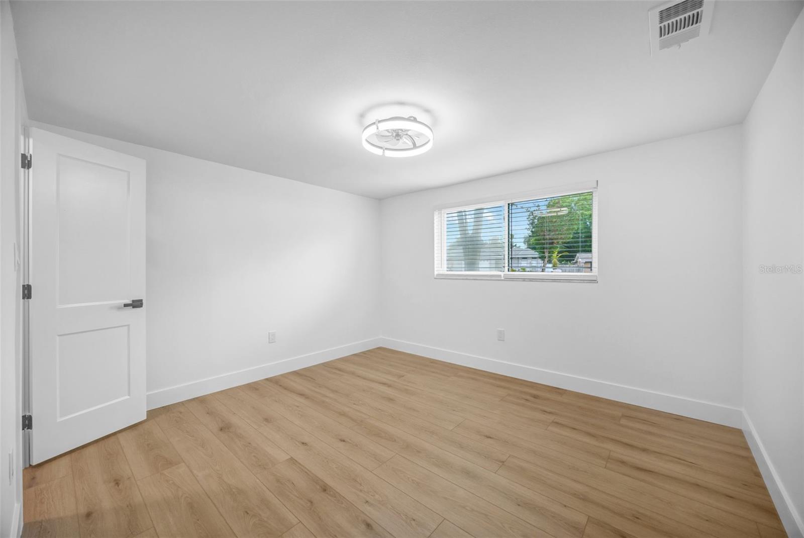 GROVE SHORE - Residential