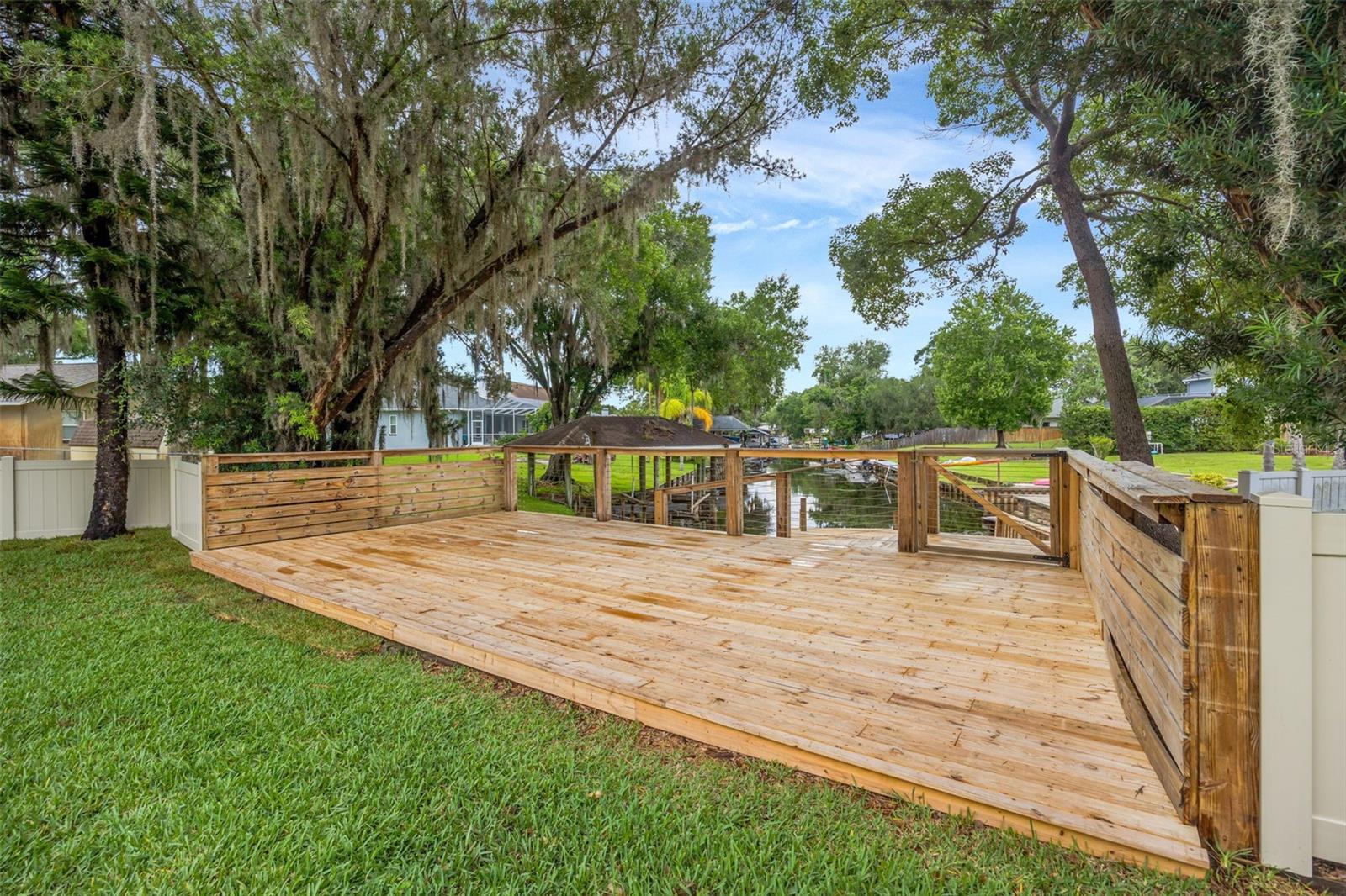 GROVE SHORE - Residential