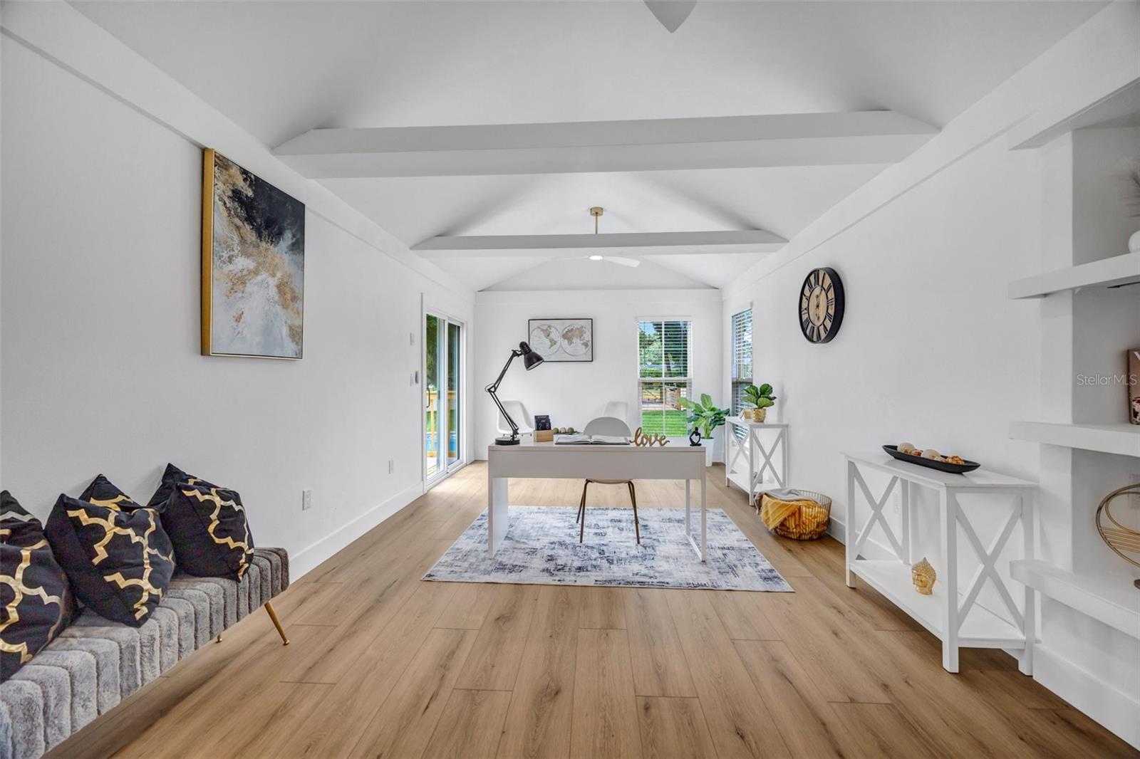 GROVE SHORE - Residential