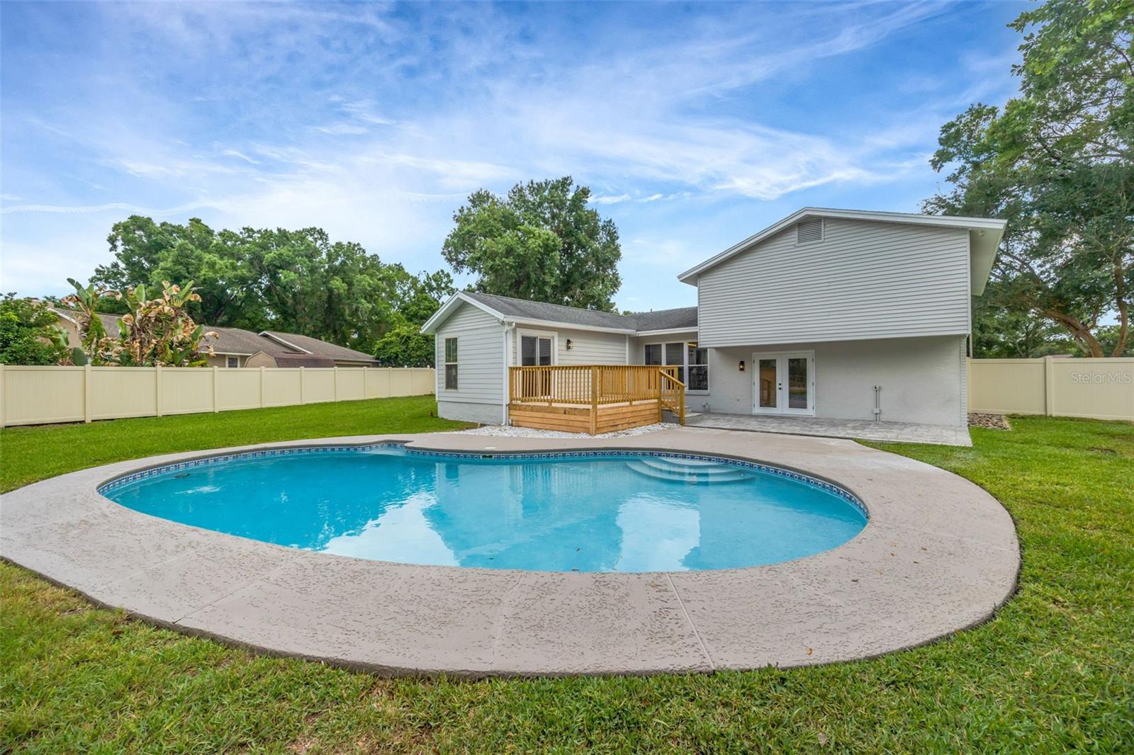 GROVE SHORE - Residential