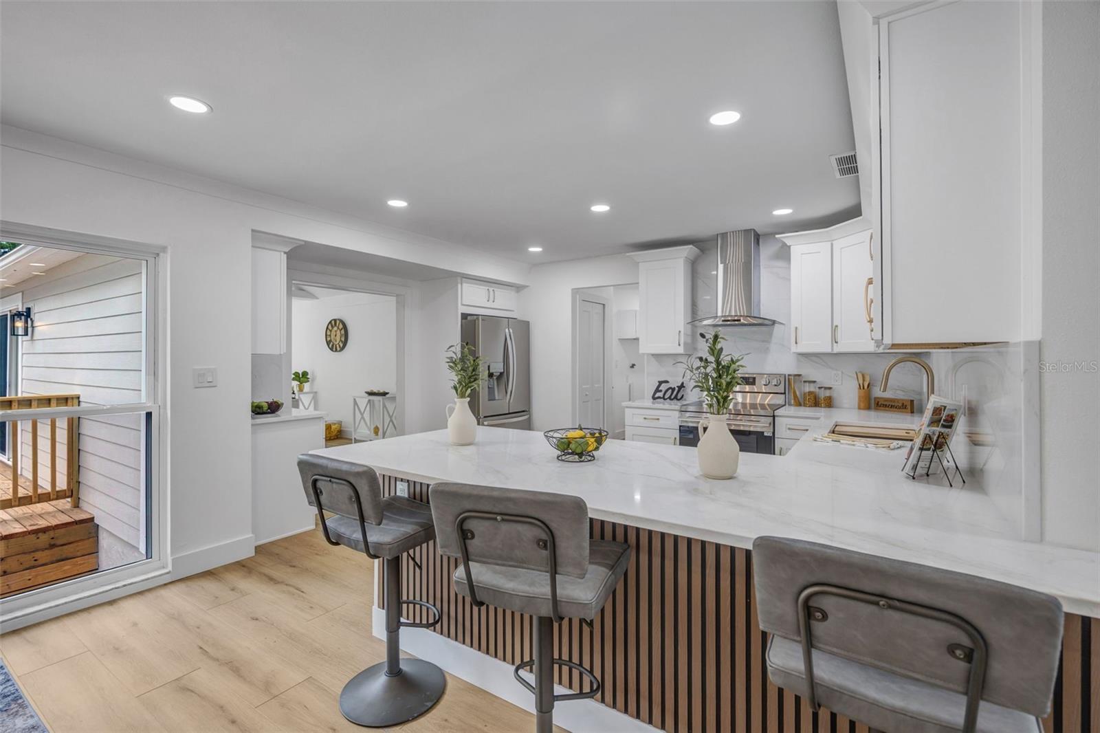GROVE SHORE - Residential