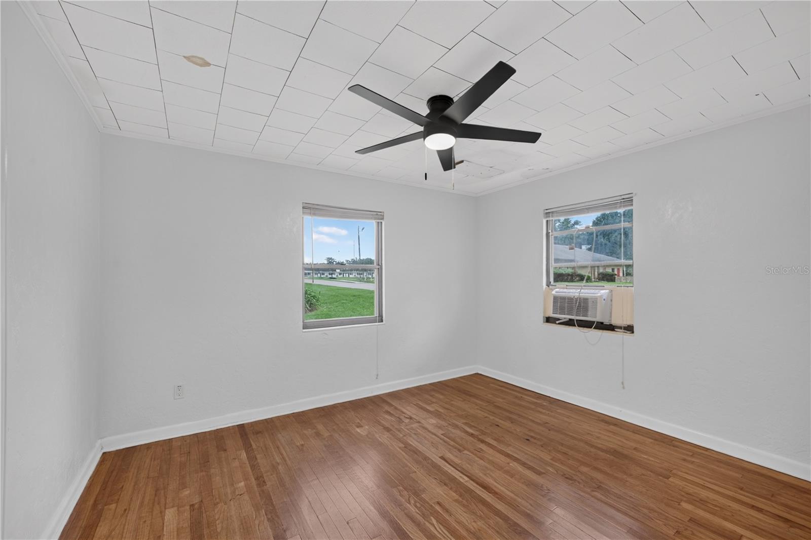 TOWN/BELLEVIEW - Residential