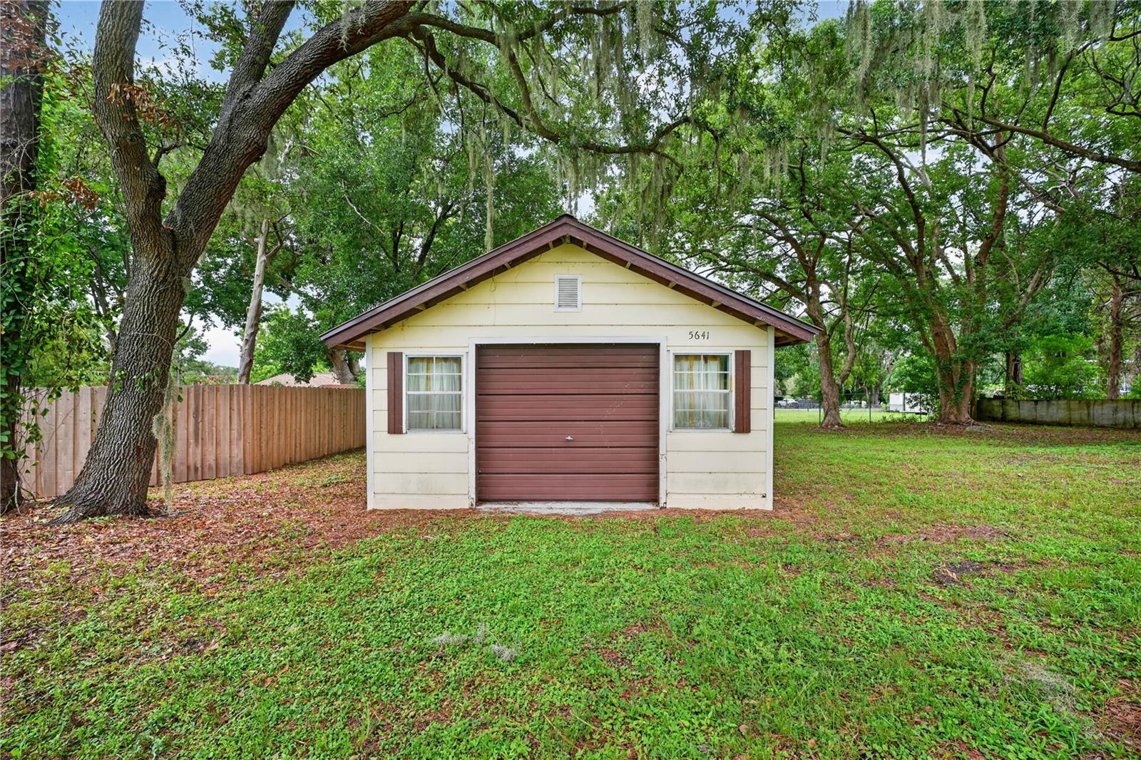 TOWN/BELLEVIEW - Residential