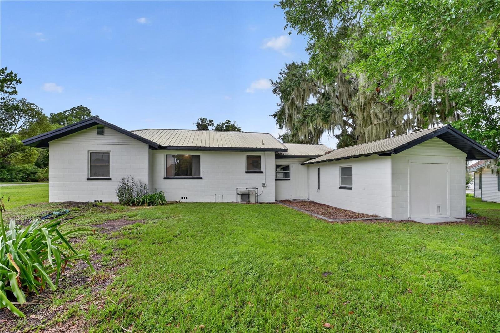 TOWN/BELLEVIEW - Residential