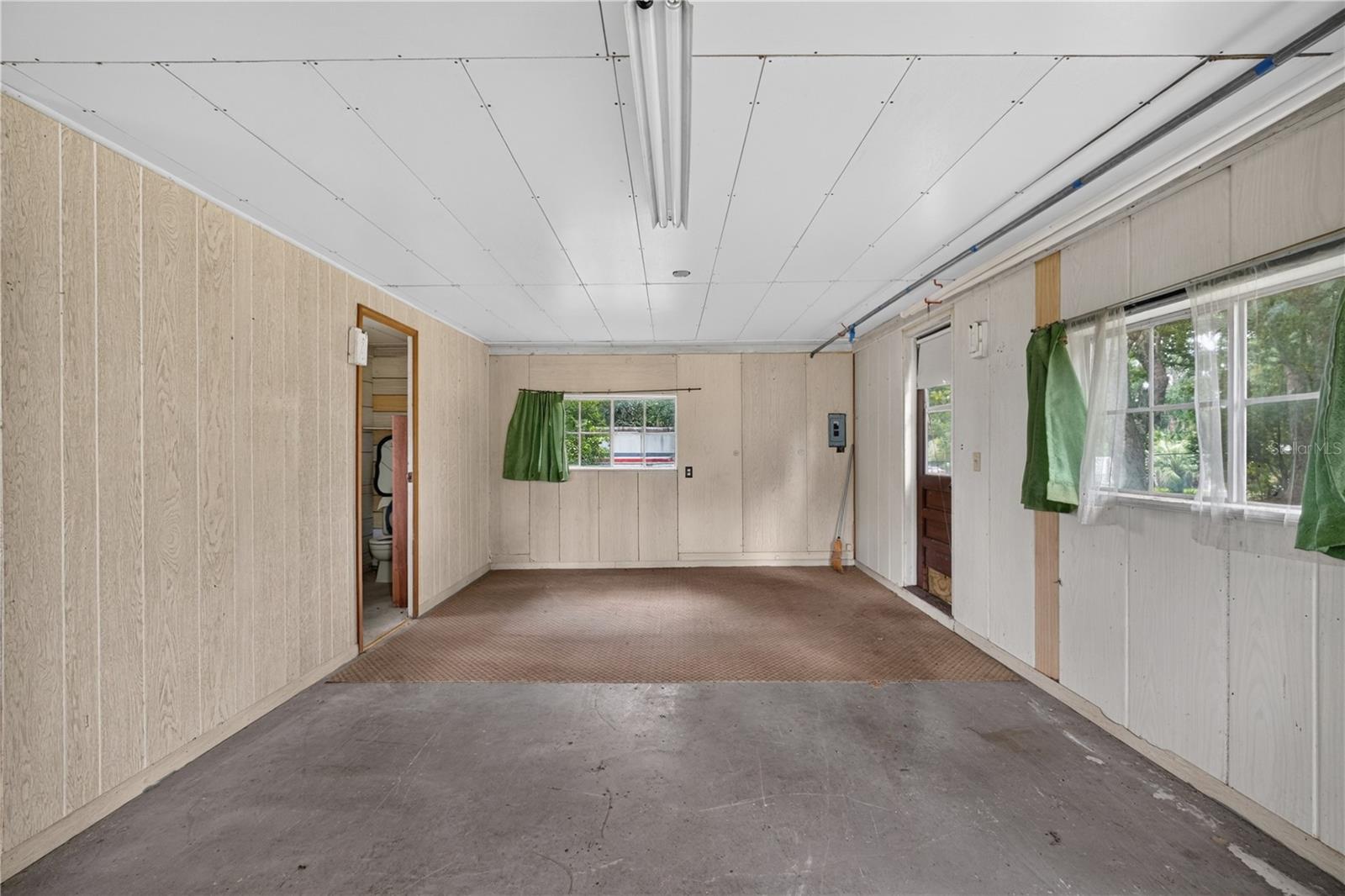 TOWN/BELLEVIEW - Residential