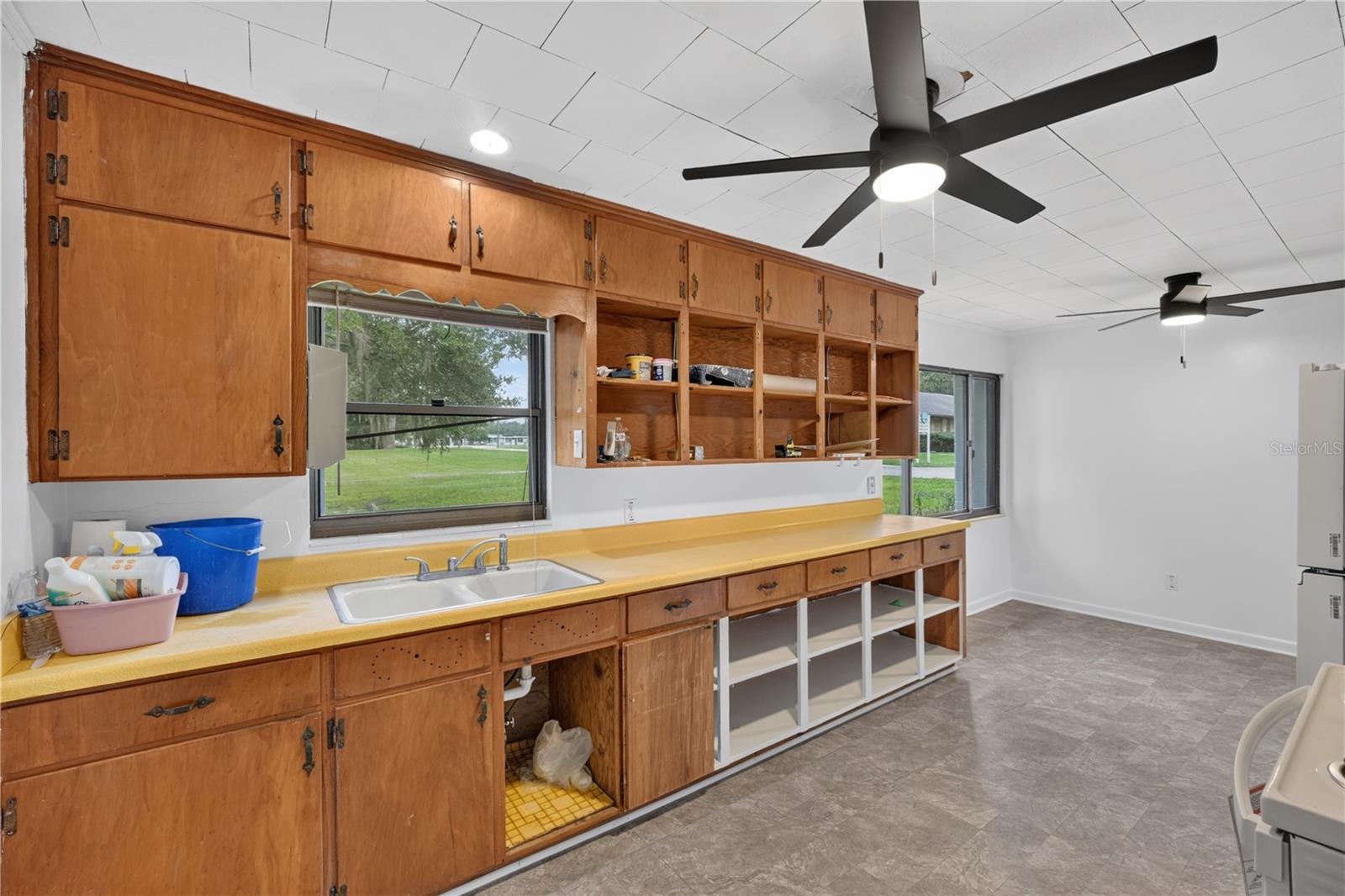 TOWN/BELLEVIEW - Residential