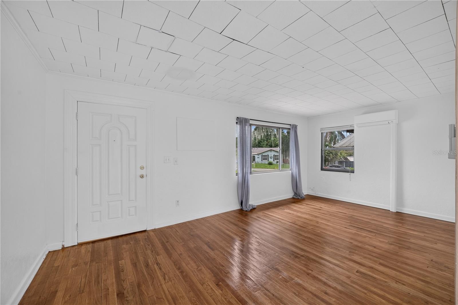 TOWN/BELLEVIEW - Residential