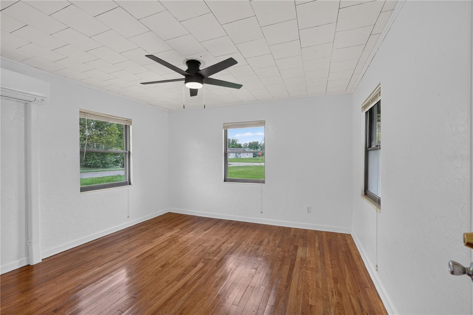TOWN/BELLEVIEW - Residential