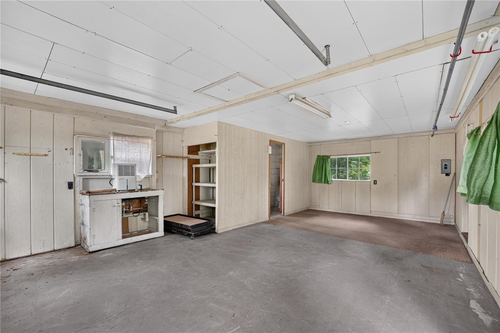 TOWN/BELLEVIEW - Residential