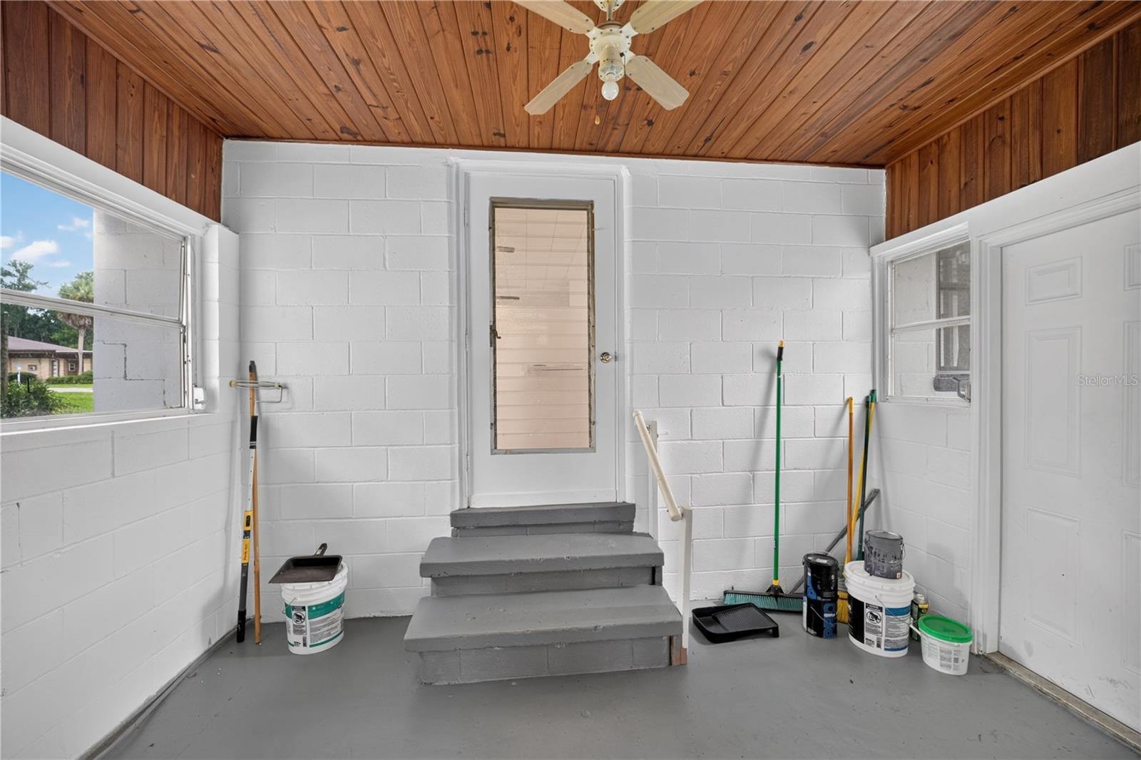 TOWN/BELLEVIEW - Residential