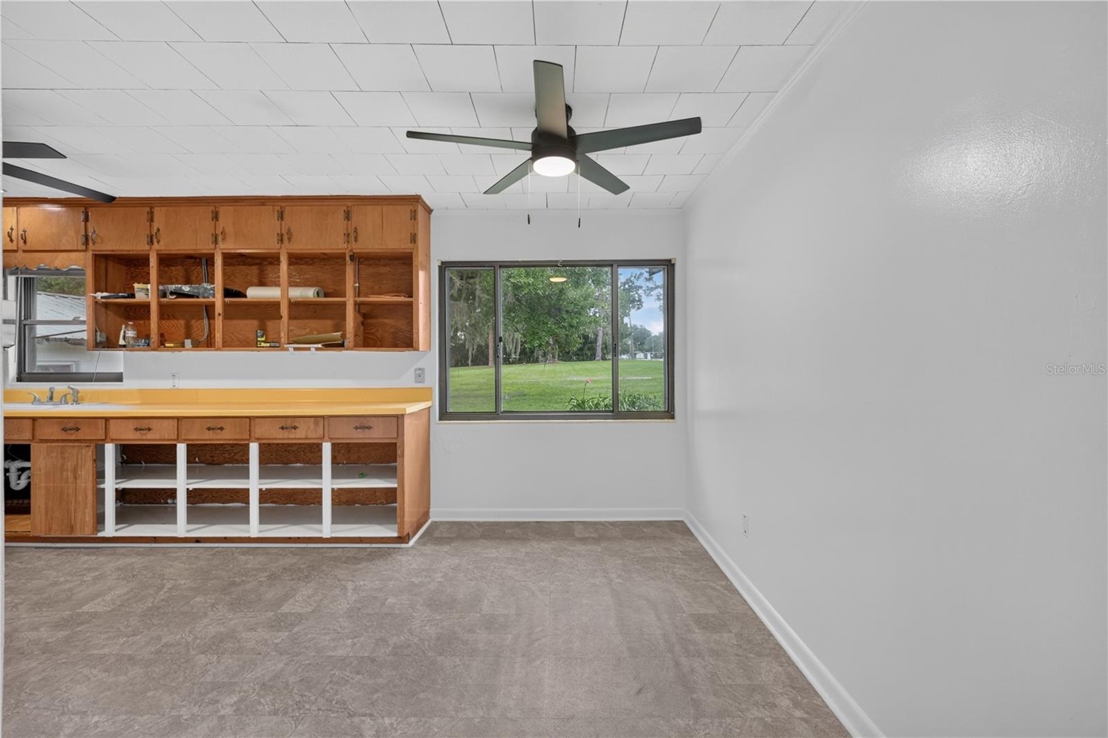 TOWN/BELLEVIEW - Residential