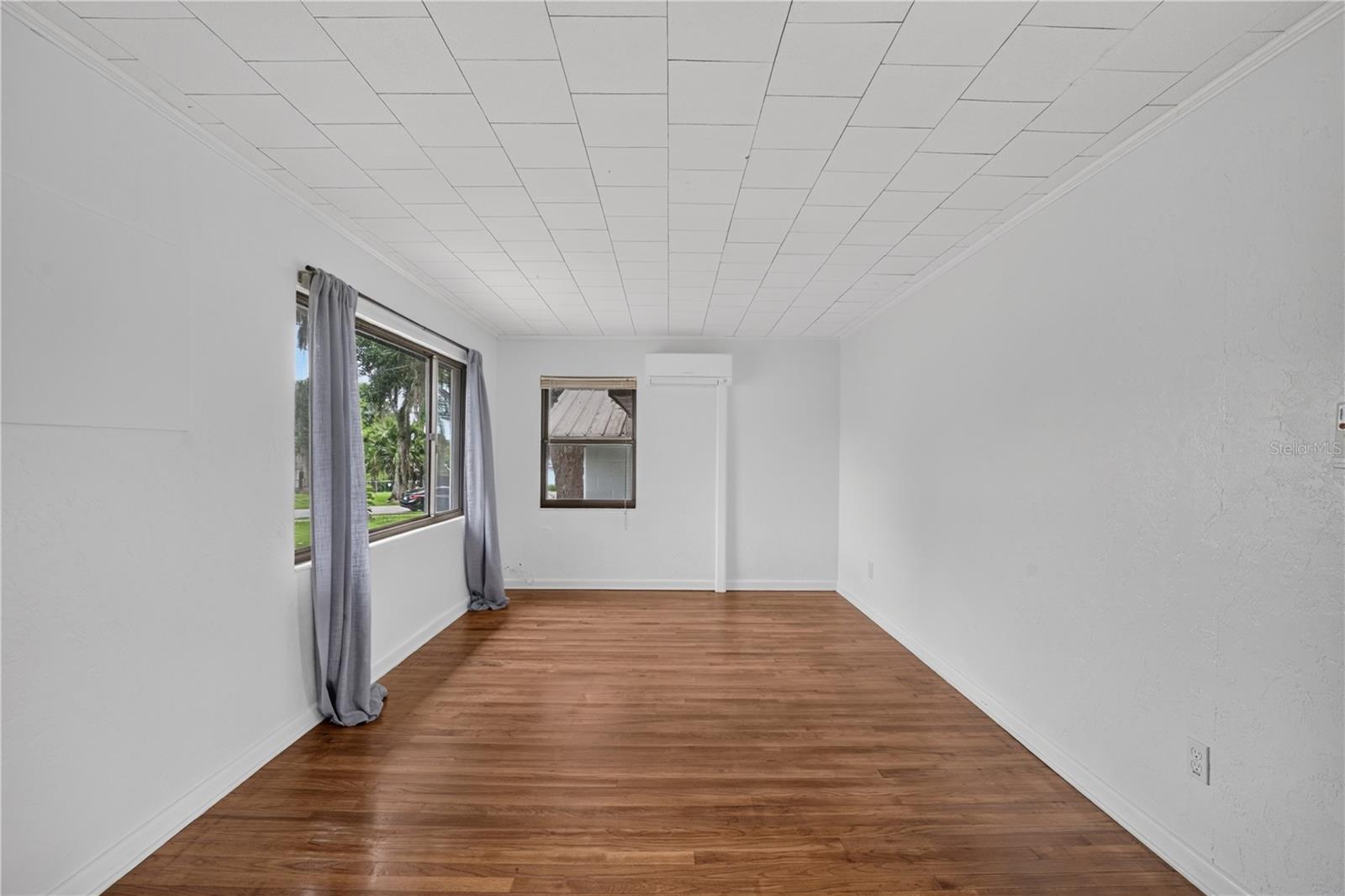TOWN/BELLEVIEW - Residential